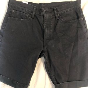 Black Levi’s denim shorts